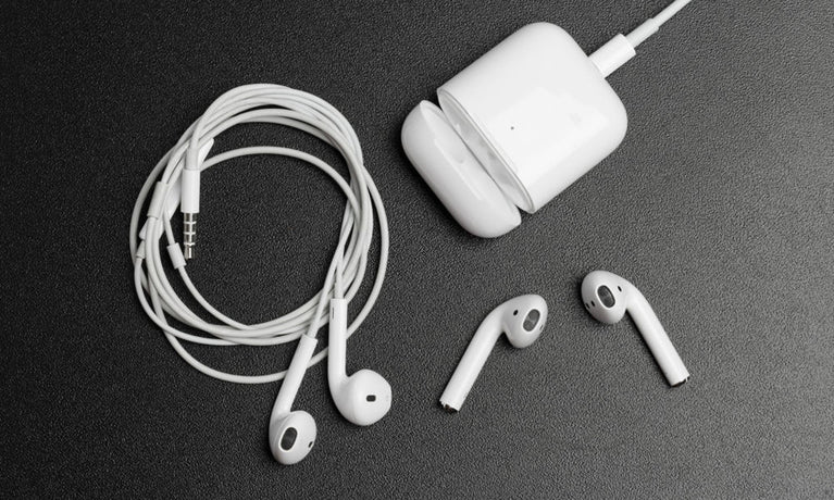 Kan du ladda ditt AirPod-fodral utan AirPods i det?